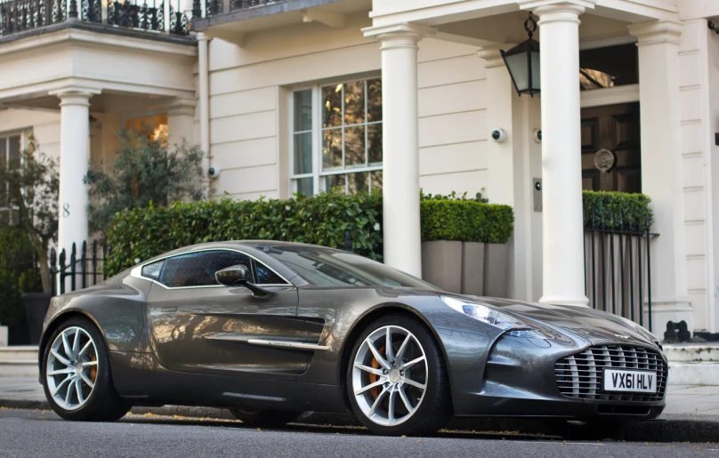 Астон Мартин 77