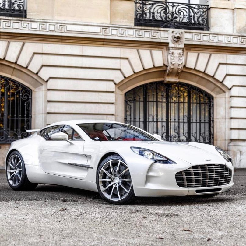 Астон Мартин 077