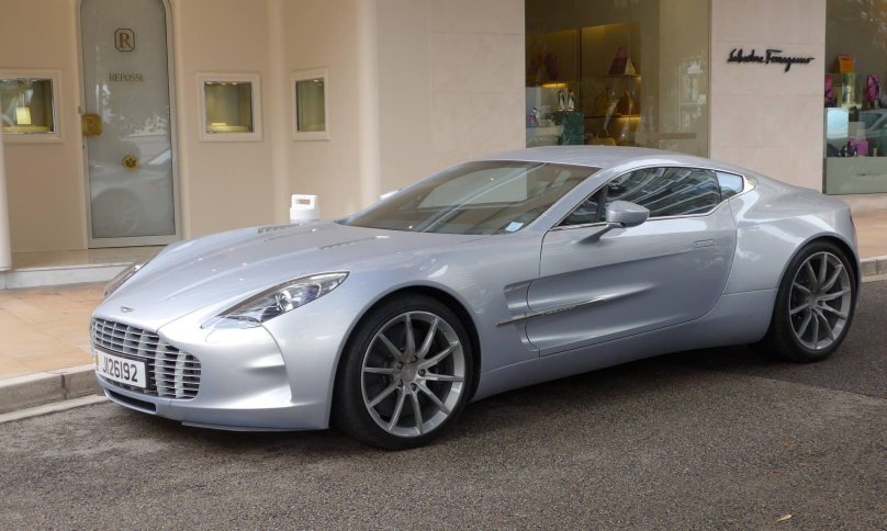 Aston Martin one-77 Green