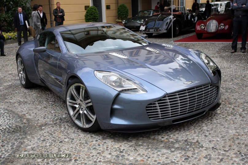 Aston Martin one-77 Green