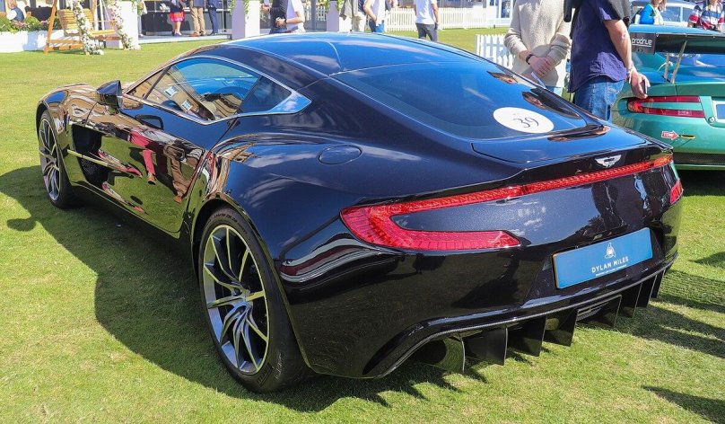 Aston Martin one-77 сзади
