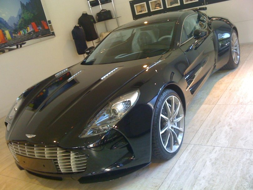 Астон Мартин оне 77