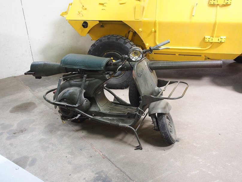 Мотороллер с безоткатным орудием