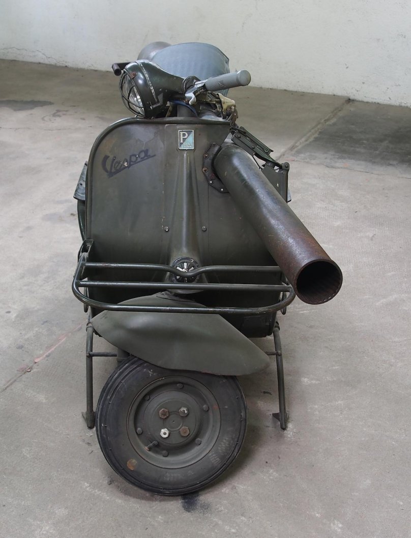 Мотороллер с 75 мм пушкой