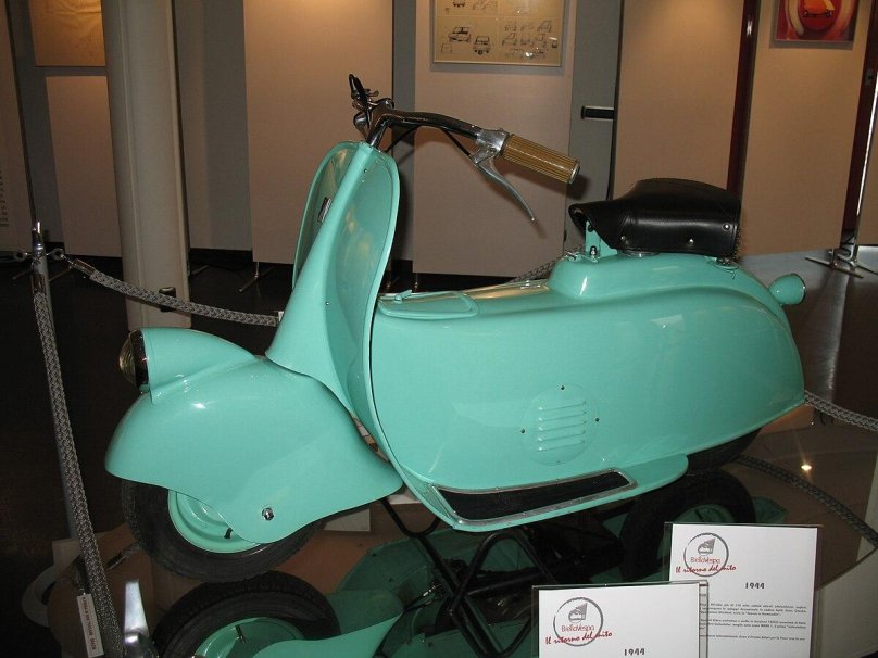 Мотороллер Vespa 1946