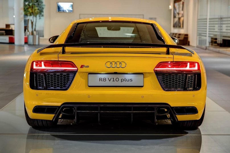 Audi r8 v10 Plus жёлтый