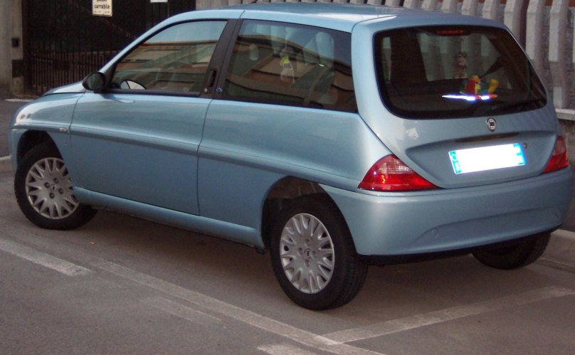 Lancia y10
