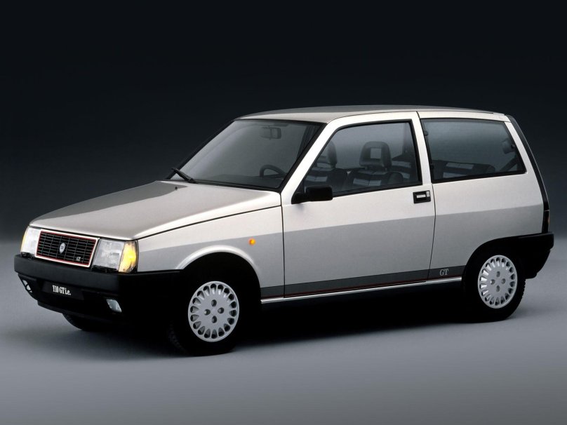 Lancia y10 1985