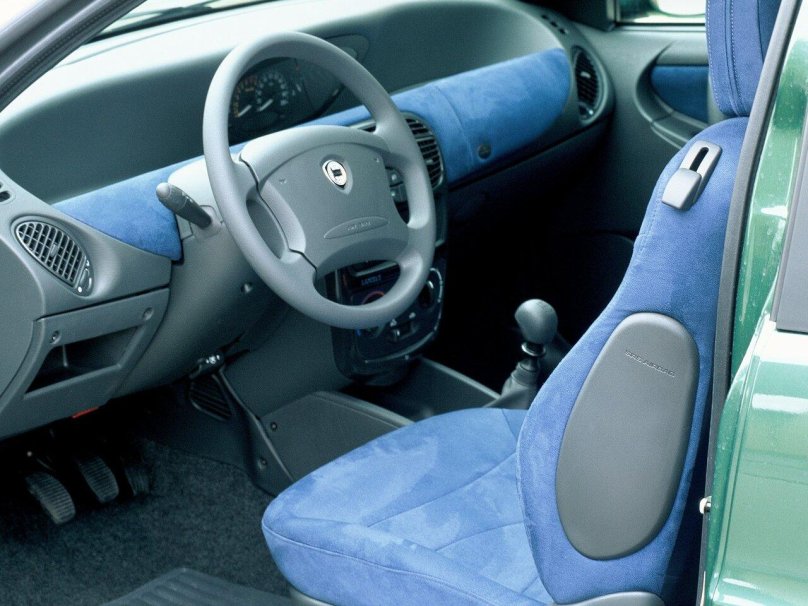 Lancia Ypsilon 1997 салон