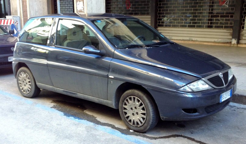 Lancia y1