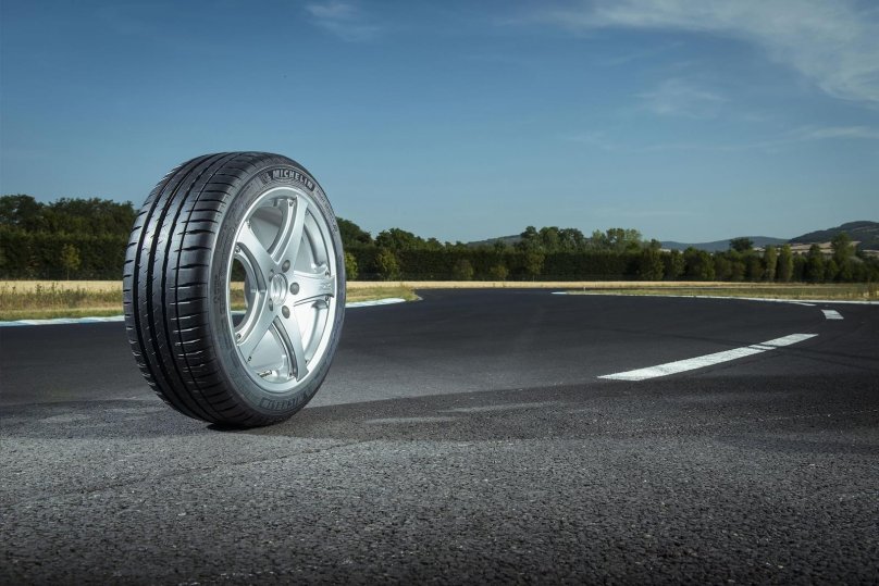 Michelin Pilot Sport 4