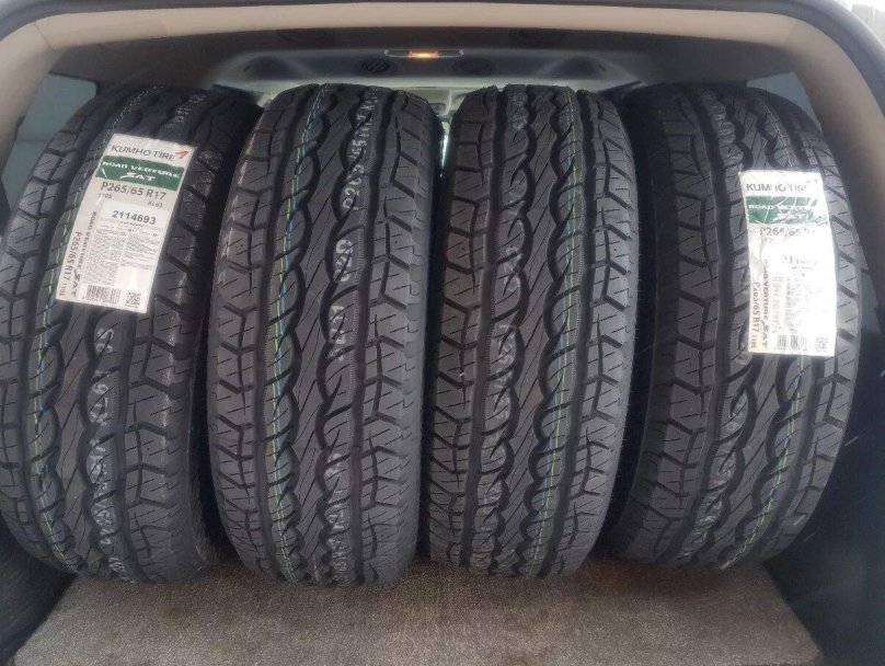 Kumho Road Venture at61