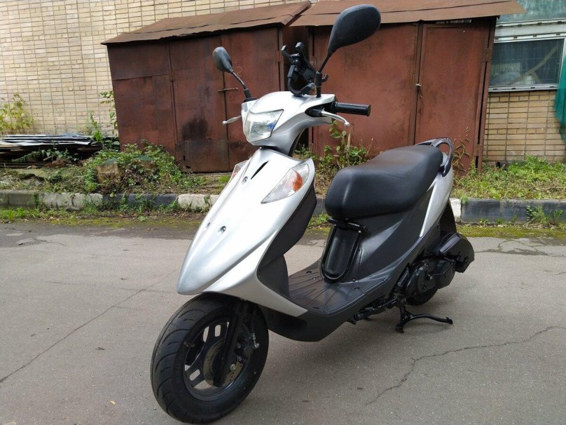 Скутер Сузуки 125 кубов