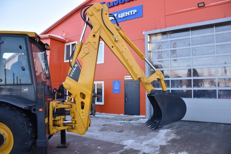 Экскаватор-погрузчик Liugong clg777a-s