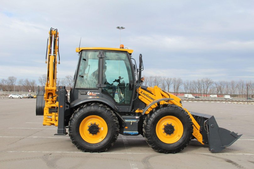 Экскаватор-погрузчик Liugong clg777a-s