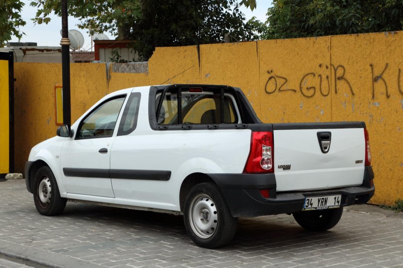 Renault Logan Pickup