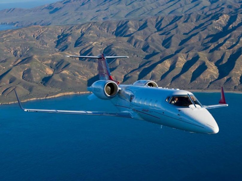 Самолет Learjet