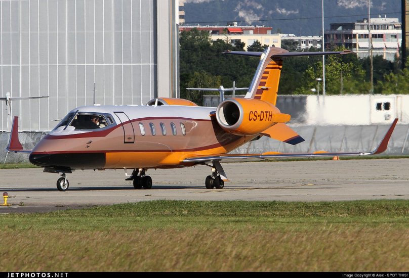 Learjet 75