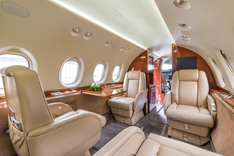 Hawker 700 салон