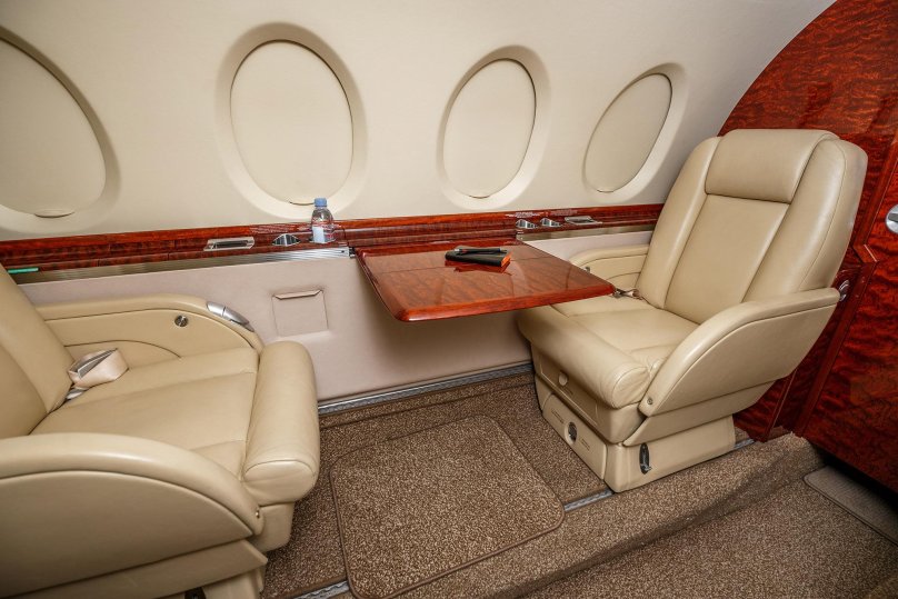 Hawker 750 салон