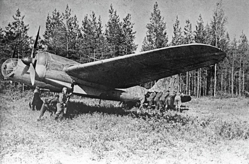 Сб-2 бомбардировщик