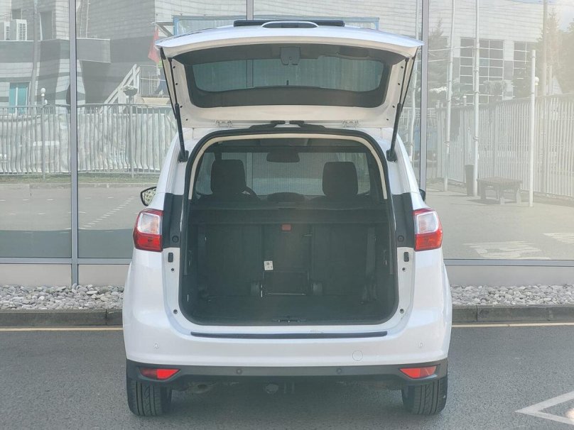 Ларгус фургон 7 местный