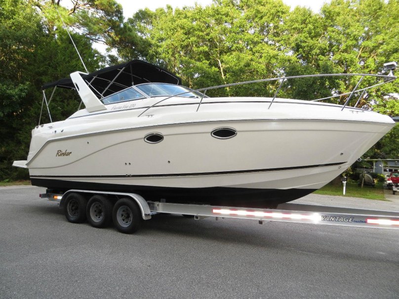 Rinker Fiesta Vee 270