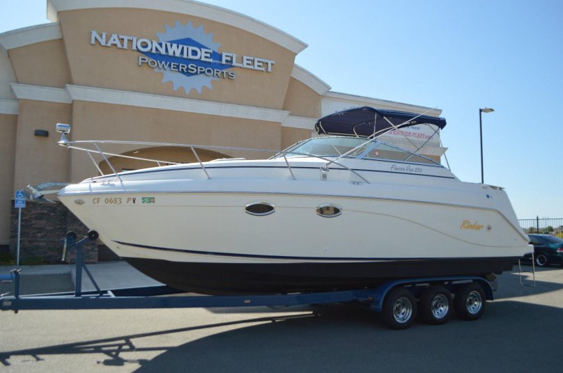 Rinker Fiesta Vee 270