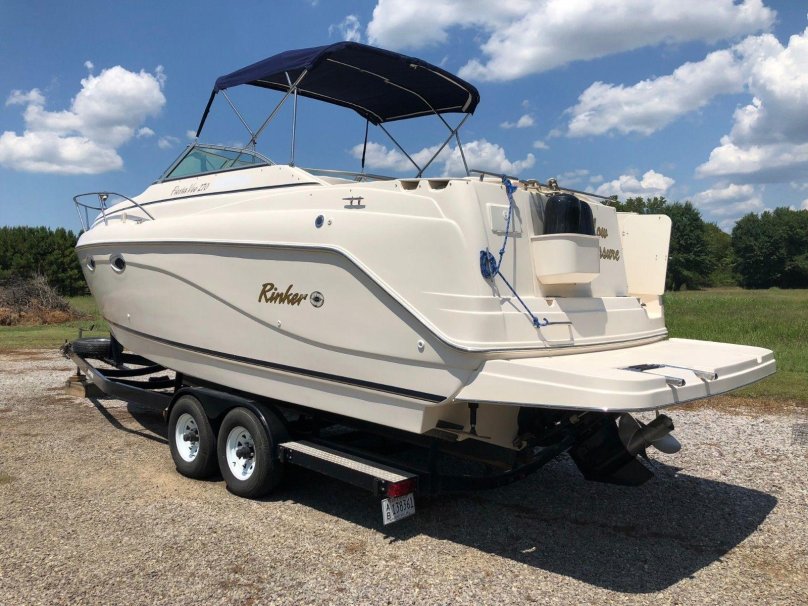 Rinker Fiesta Vee 270