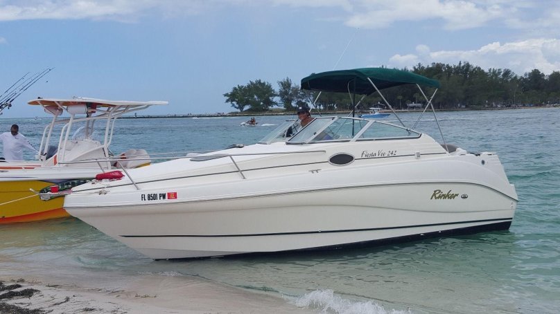 Катер Ринкер Фиеста 270