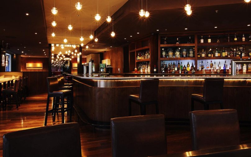 Барная стойка в баре