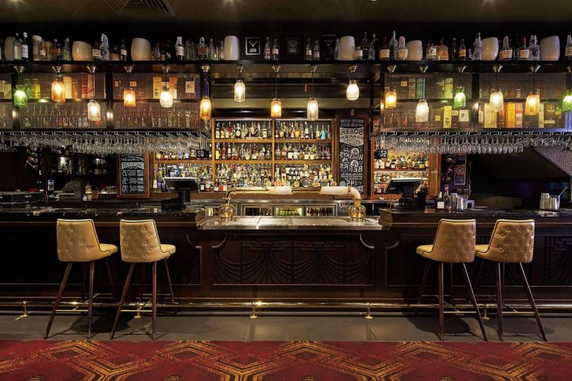 Барная стойка в баре