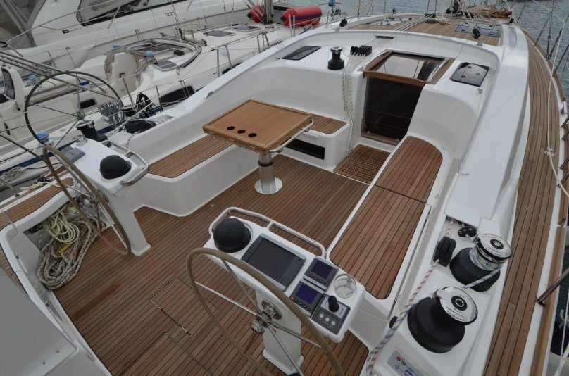 Яхта Bavaria Vision 44