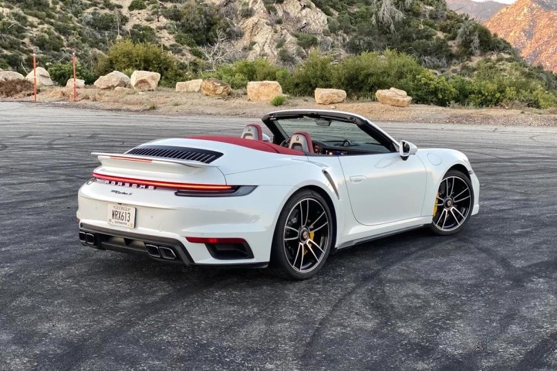 Porsche 911 Carrera Cabriolet 2021