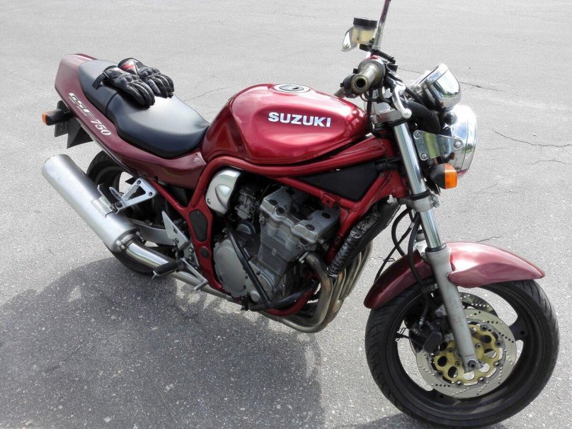 Suzuki GSF 750
