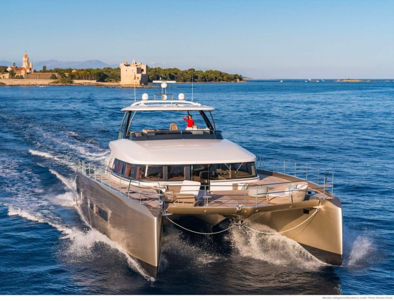 Моторные катамараны Lagoon