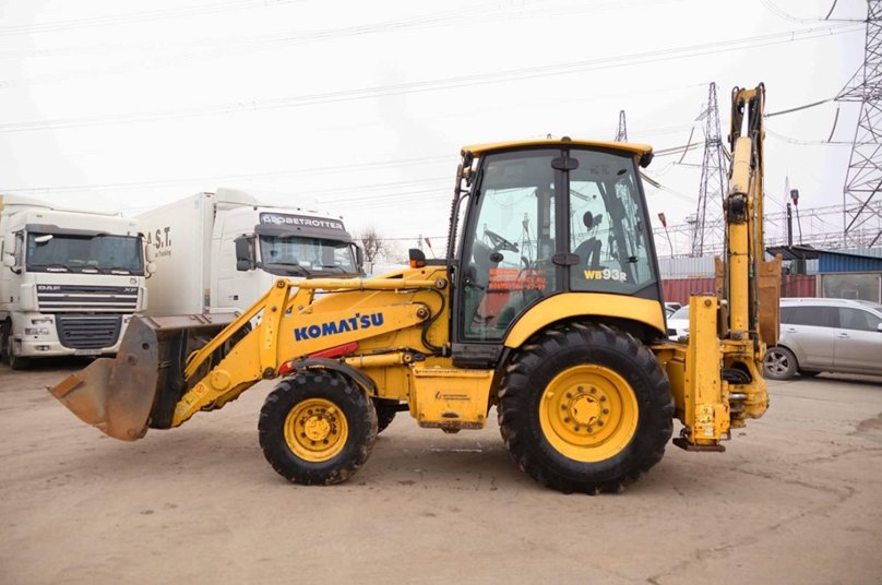 Экскаватор-погрузчик Komatsu wb93r