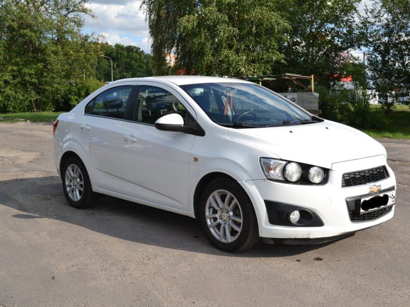 Chevrolet Aveo t300 белый