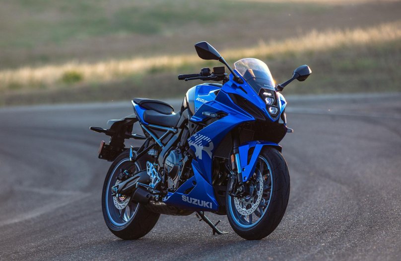 Сузуки GSX 8r