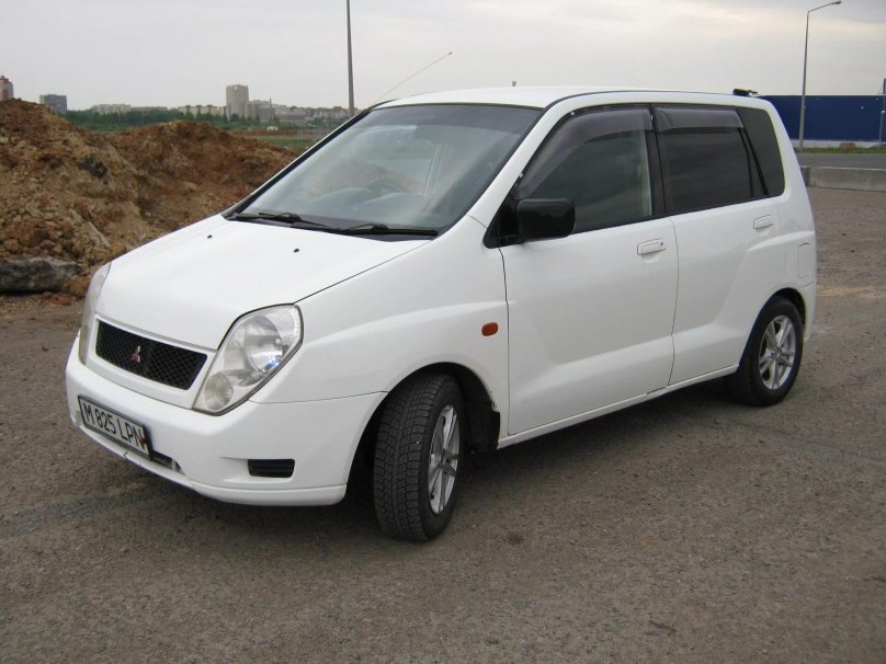 Митсубиси Мираж Динго 2002