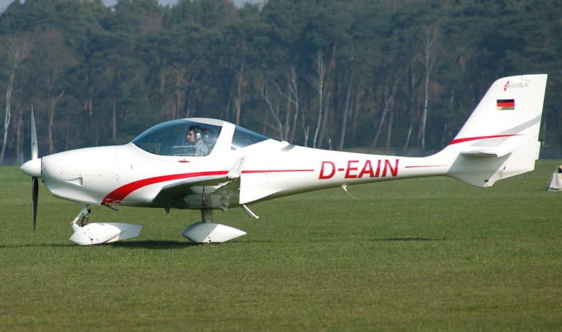 Aquila a210 самолет