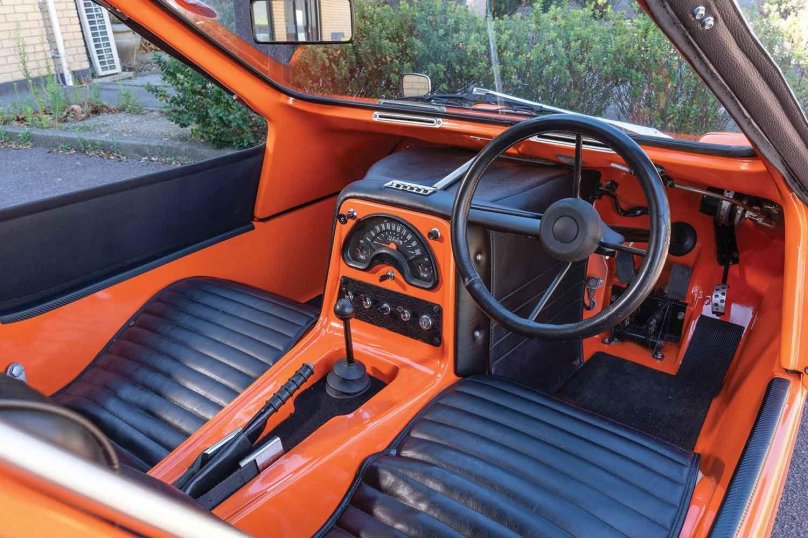 Bond Bug 700e салон