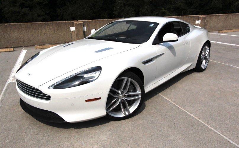 Астон Мартин db9