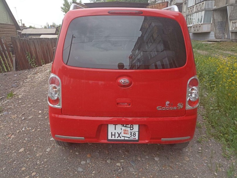 Daihatsu красный