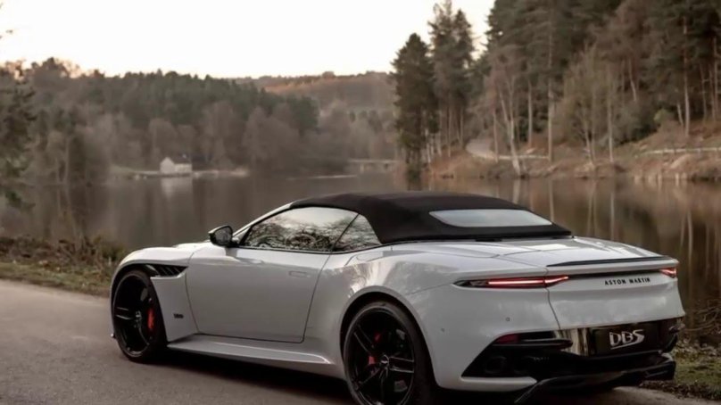 Астон Мартин ДБС 2021