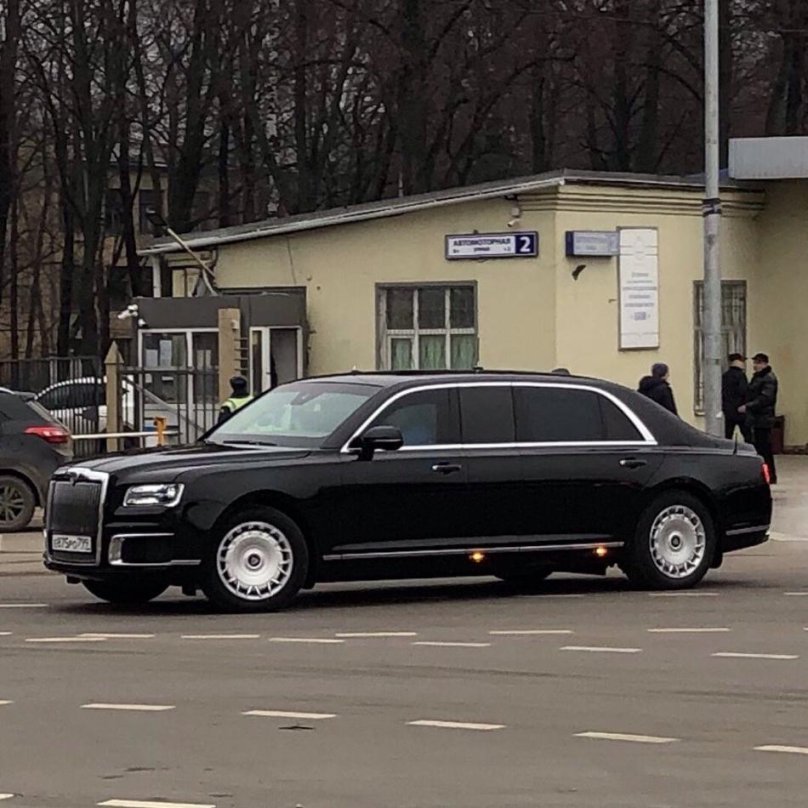 Машина Аурус Сенат l600