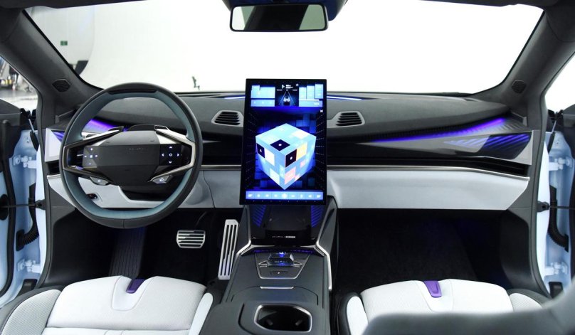 Китайский электромобиль hiphi