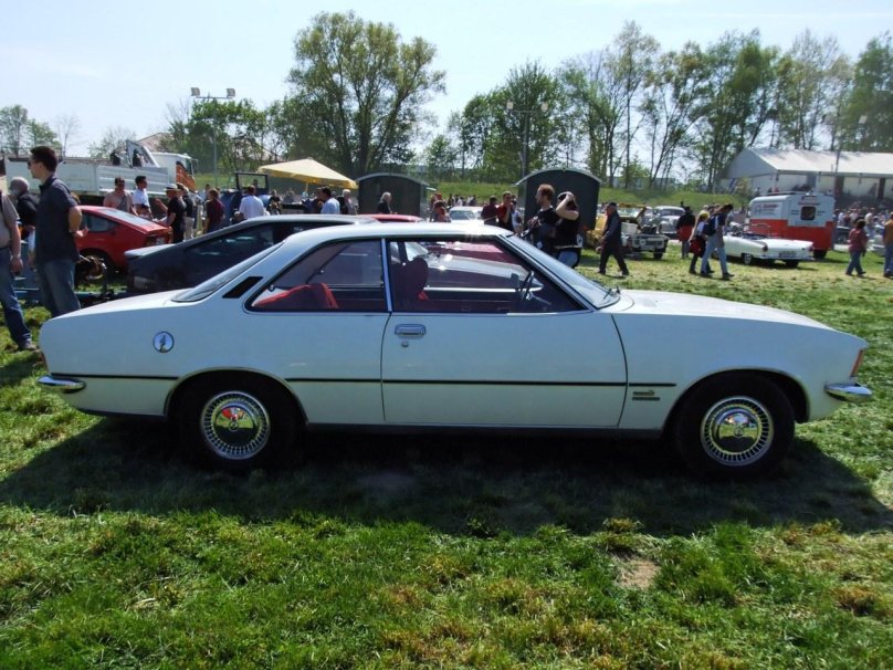 Опель рекорд 82