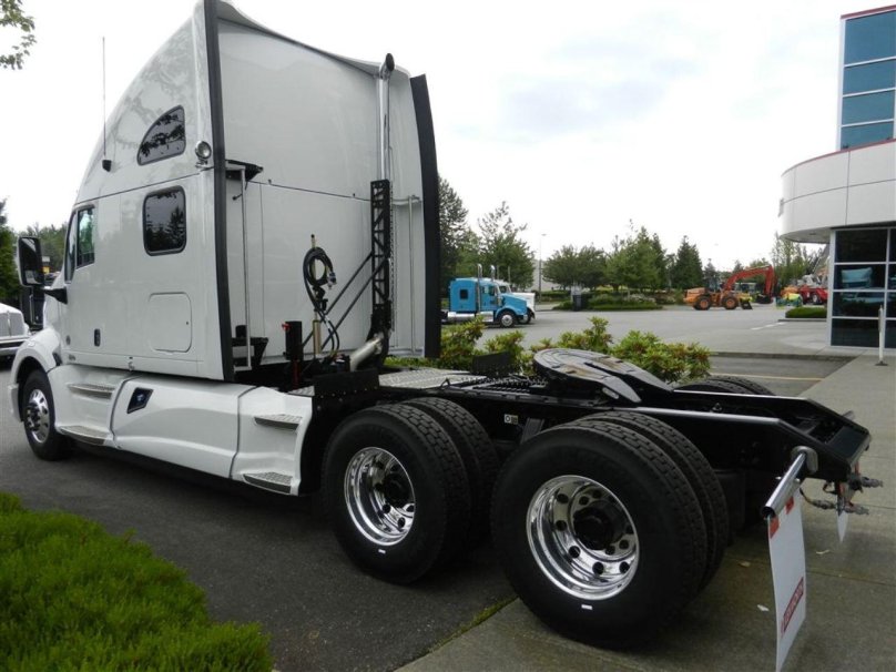 Тягачи Кенворт т 700