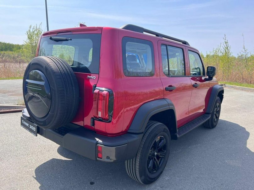 Tank 300 красный